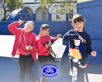 2º ano faz marionetes com materiais reciclados