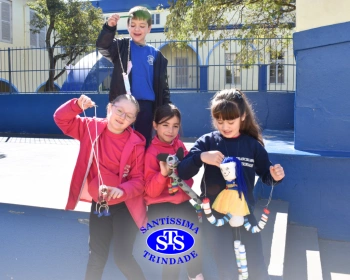 2º ano faz marionetes com materiais reciclados