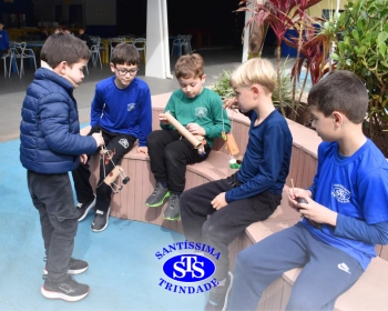 2º ano faz marionetes com materiais reciclados