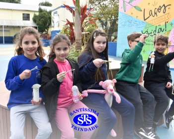 2º ano faz marionetes com materiais reciclados