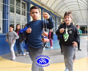 2º ano faz marionetes com materiais reciclados