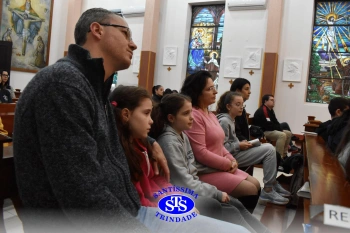 Famílias se reúnem para celebrar