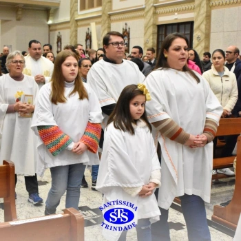 Famílias do Colégio se reúnem em momentos de oração e gratidão na Catedral