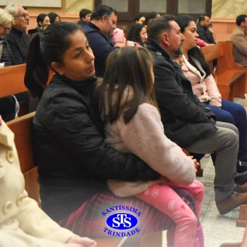 Famílias do Colégio se reúnem em momentos de oração e gratidão na Catedral