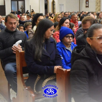 Famílias do Colégio se reúnem em momentos de oração e gratidão na Catedral