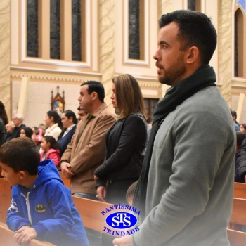 Famílias do Colégio se reúnem em momentos de oração e gratidão na Catedral