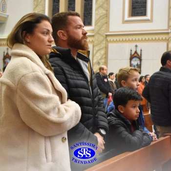 Famílias do Colégio se reúnem em momentos de oração e gratidão na Catedral