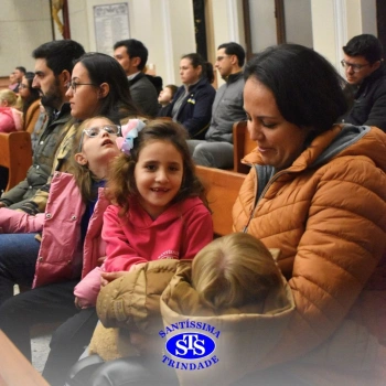 Famílias do Colégio se reúnem em momentos de oração e gratidão na Catedral