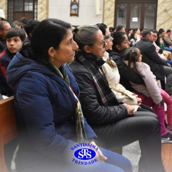 Famílias do Colégio se reúnem em momentos de oração e gratidão na Catedral