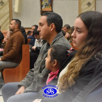 Famílias do Colégio se reúnem em momentos de oração e gratidão na Catedral