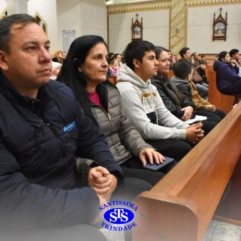 Famílias do Colégio se reúnem em momentos de oração e gratidão na Catedral