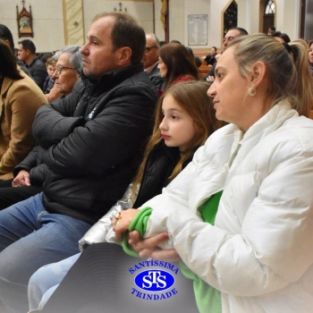 Famílias do Colégio se reúnem em momentos de oração e gratidão na Catedral