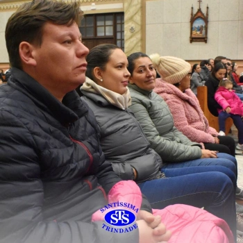Famílias do Colégio se reúnem em momentos de oração e gratidão na Catedral
