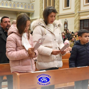 Famílias do Colégio se reúnem em momentos de oração e gratidão na Catedral