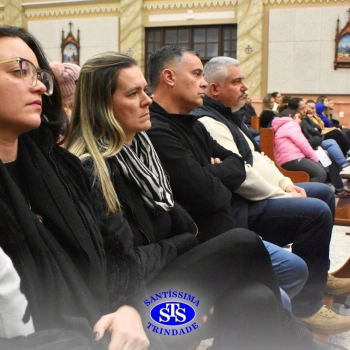 Famílias do Colégio se reúnem em momentos de oração e gratidão na Catedral