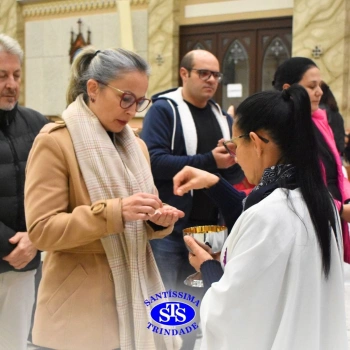 Famílias do Colégio se reúnem em momentos de oração e gratidão na Catedral