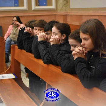 Famílias do Colégio se reúnem em momentos de oração e gratidão na Catedral