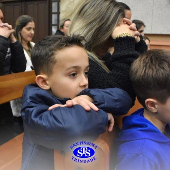 Famílias do Colégio se reúnem em momentos de oração e gratidão na Catedral