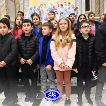 Famílias do Colégio se reúnem em momentos de oração e gratidão na Catedral
