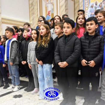 Famílias do Colégio se reúnem em momentos de oração e gratidão na Catedral