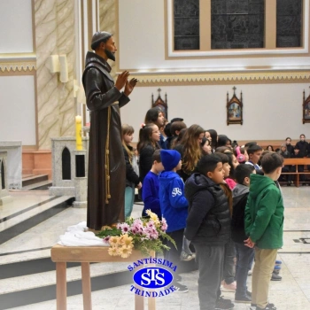 Famílias do Colégio se reúnem em momentos de oração e gratidão na Catedral