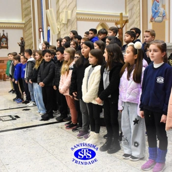 Famílias do Colégio se reúnem em momentos de oração e gratidão na Catedral