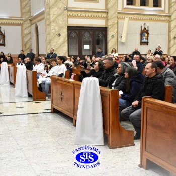 Famílias do Colégio se reúnem em momentos de oração e gratidão na Catedral