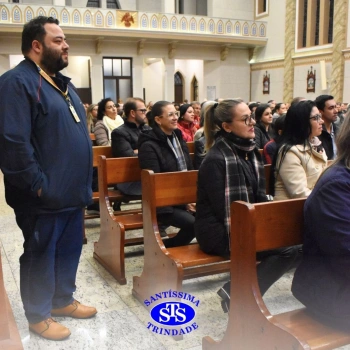 Famílias do Colégio se reúnem em momentos de oração e gratidão na Catedral