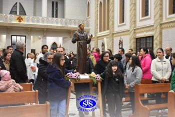 Famílias do Colégio se reúnem em momentos de oração e gratidão na Catedral
