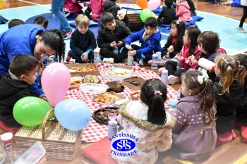 1º Anoitecer no Santíssima reúne turmas de Infantil 5 e de 1º ano