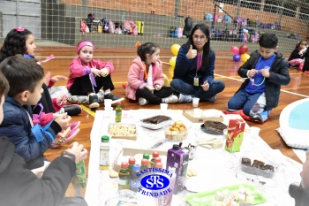 1º Anoitecer no Santíssima reúne turmas de Infantil 5 e de 1º ano