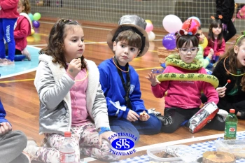 1º Anoitecer no Santíssima reúne turmas de Infantil 5 e de 1º ano