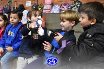 1º Anoitecer no Santíssima reúne turmas de Infantil 5 e de 1º ano