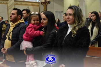 Famílias reunidas em oração na Catedral de Cruz Alta 