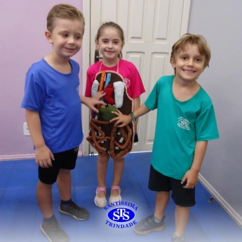 Infantil 5 estuda o corpo humano através do