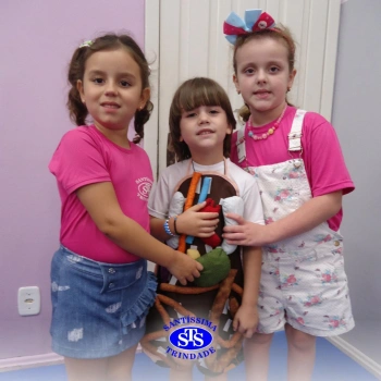 Infantil 5 estuda o corpo humano através do