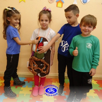 Infantil 5 estuda o corpo humano através do