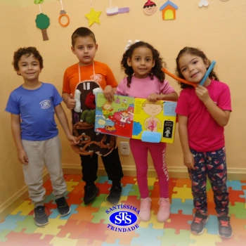 Infantil 5 estuda o corpo humano através do