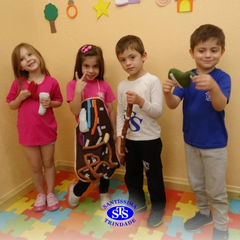 Infantil 5 estuda o corpo humano através do