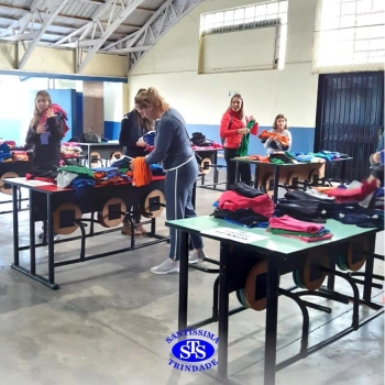 6ª edição do Brechó Solidário de Uniformes do Colégio ocorreu hoje
