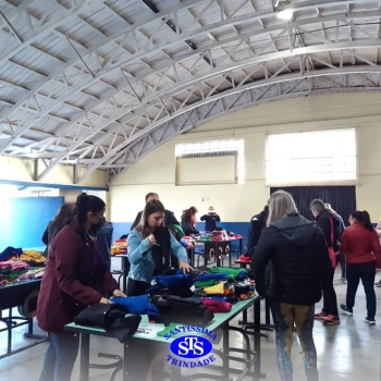 6ª edição do Brechó Solidário de Uniformes do Colégio ocorreu hoje