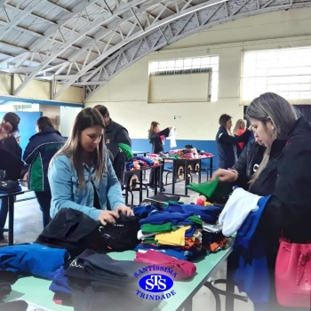 6ª edição do Brechó Solidário de Uniformes do Colégio ocorreu hoje