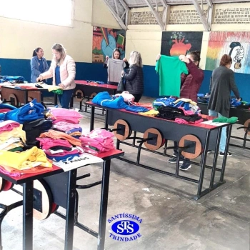 6ª edição do Brechó Solidário de Uniformes do Colégio ocorreu hoje