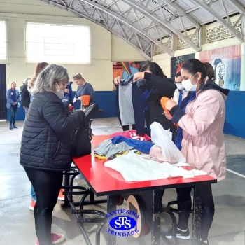 6ª edição do Brechó Solidário de Uniformes do Colégio ocorreu hoje