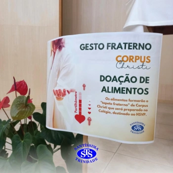 Alunos fazem doação para o tapete fraterno de Corpus Christi