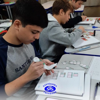 Alunos estudam equações do 2º Grau através do material dourado