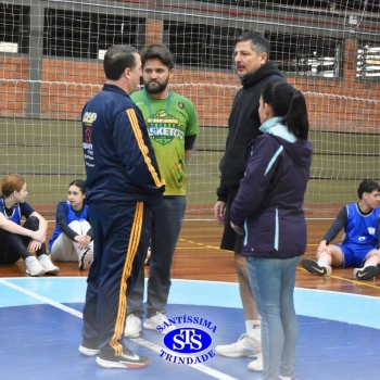 Estudantes do Santíssima e do CEAP, de Ijuí, participam de Amistoso de Basquete