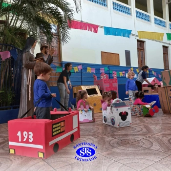 Alunos criam brinquedos a partir de caixas | Infantil 3