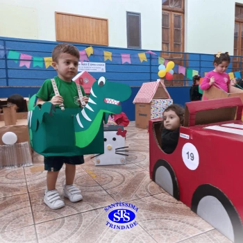 Alunos criam brinquedos a partir de caixas | Infantil 3