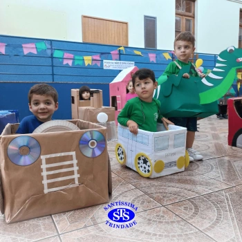 Alunos criam brinquedos a partir de caixas | Infantil 3